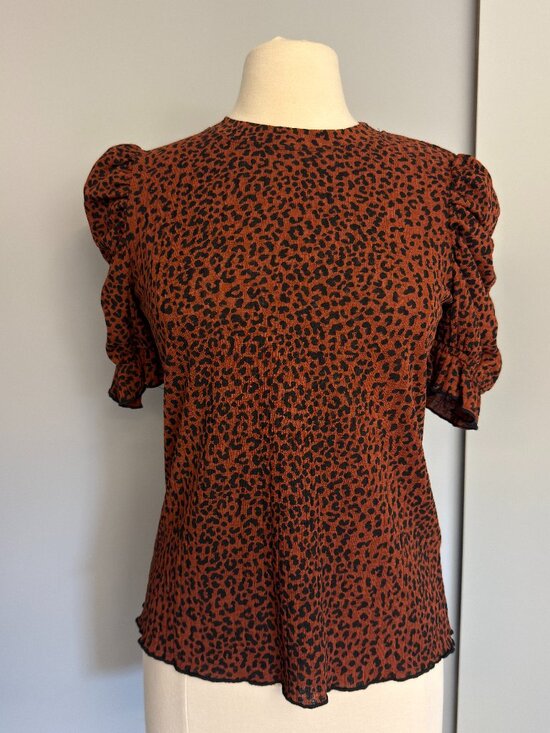 Moon River Tops - Moon River Rust Leopard Puff-Sleeve Top